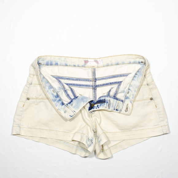 Sexy Denim womens Shorts size 9 No Boundaries jeans 3 button's - Picture 2 of 8